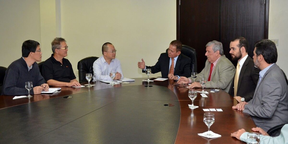 Secretário recebe empresários chineses interessados em investir em Goiás