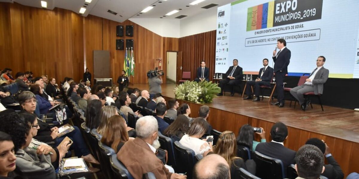 Ferrovia Norte-Sul é tema de debate na Expo Municípios