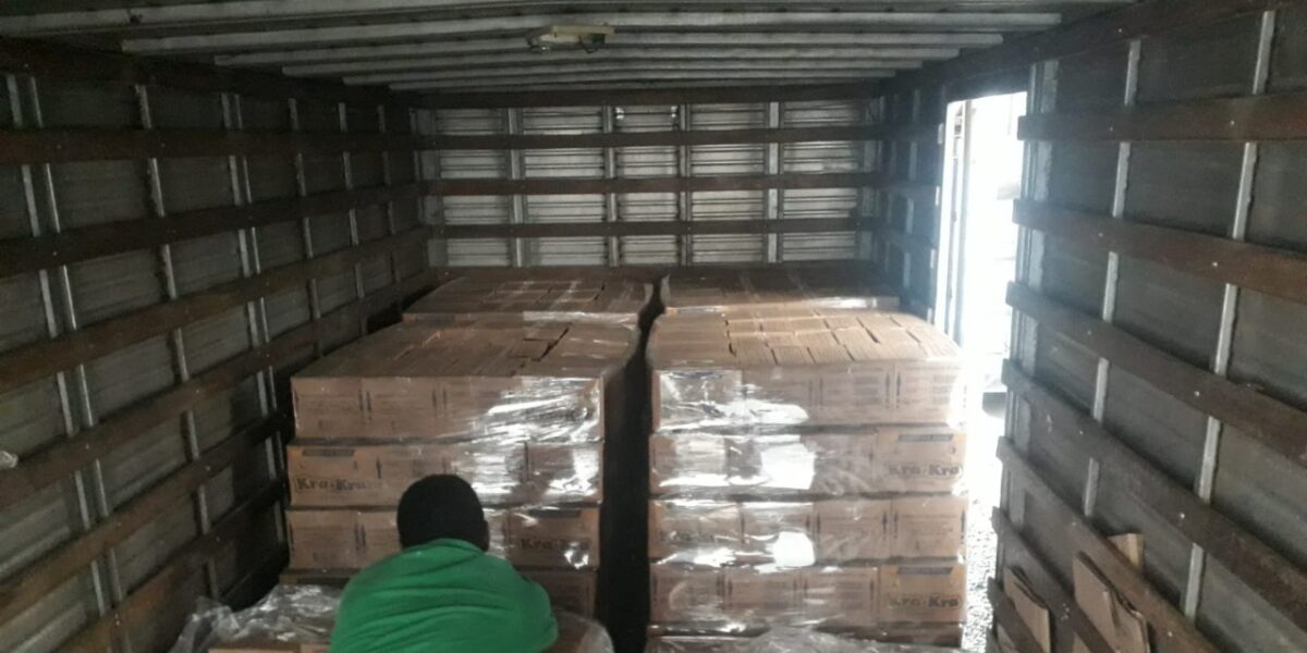 SIC faz entrega de 4.800 pacotes de sabão com cinco barras cada para sistemas prisional e sócio-educativo