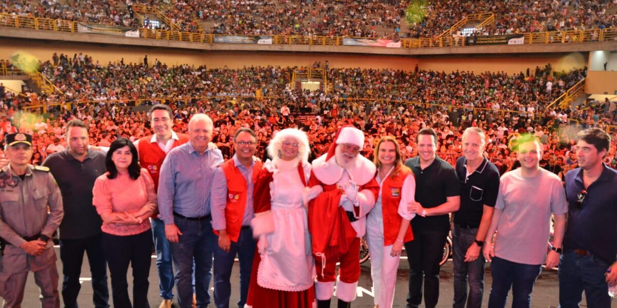 Governo de Goiás distribui milhares de brinquedos do Natal do Bem, em Goiânia