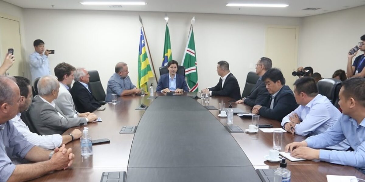 Governo inicia diálogo para instalação de montadora de tratores em Goiás