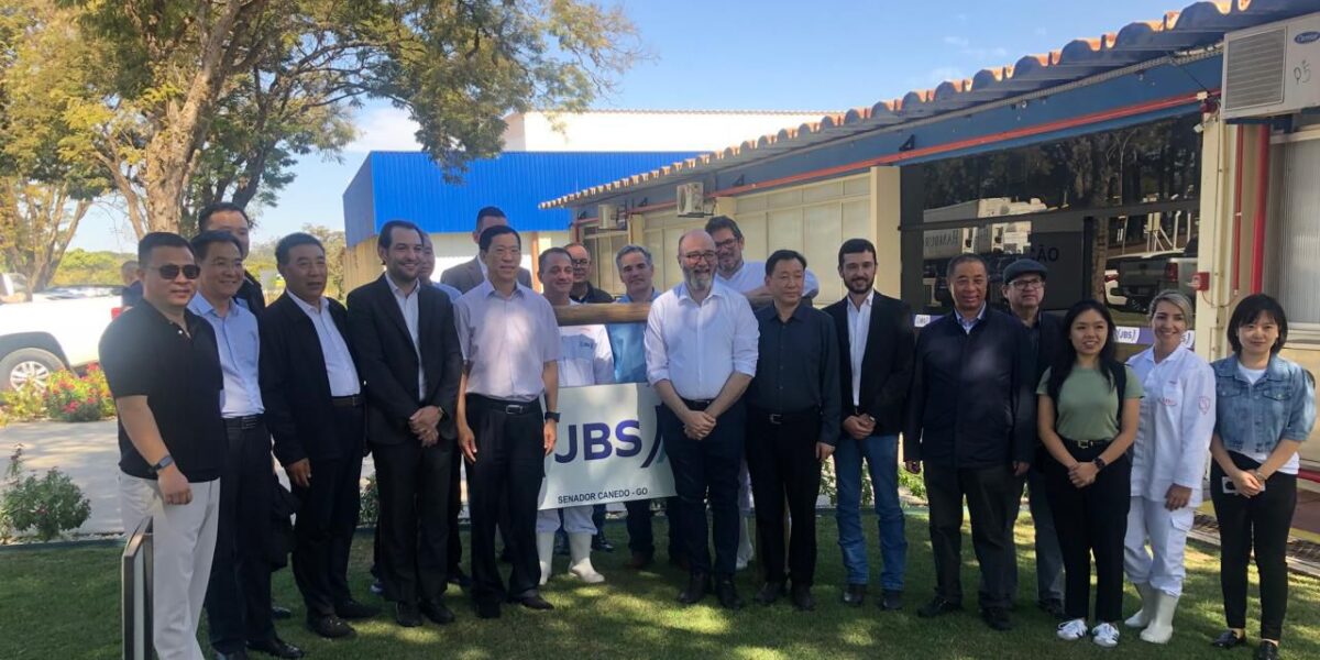 SIC acompanha comitiva chinesa em visita à fábrica da JBS em Senador Canedo