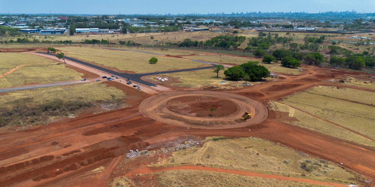 Construção do novo polo industrial de Aparecida de Goiânia avança em ritmo acelerado