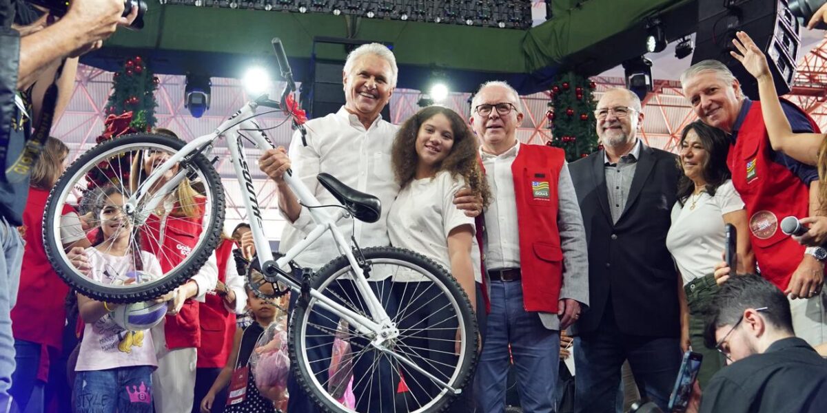 Parceria entre a SIC, Goiás Social e JBS arrecada mil bicicletas para o Natal do Bem