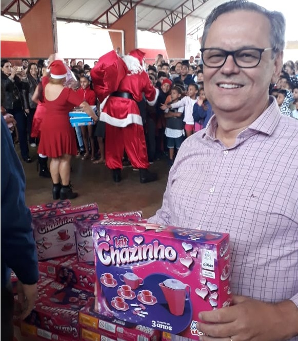 Secretário Tito do Amaral participa da distribuição de brinquedos em Águas Lindas
