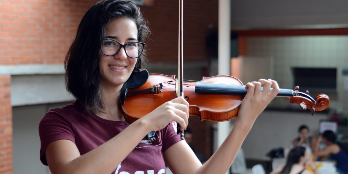 Violinista da Orquestra Jovem é selecionada para participar de festivais internacionais