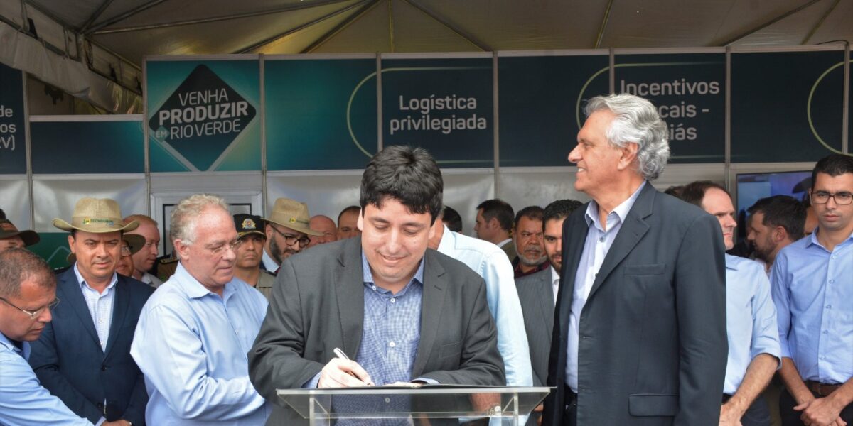 Governo de Goiás assina termo de instalação de Pavilhão Internacional para Tecnoshow 2020