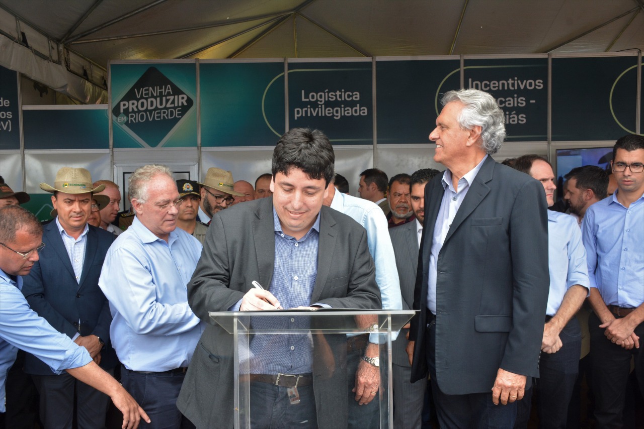 Governo de Goiás assina termo de instalação de Pavilhão Internacional para Tecnoshow 2020