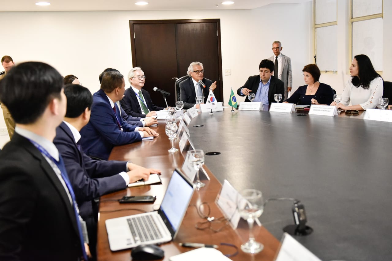 Governo de Goiás garante a empresários coreanos apoio para acelerar instalação de usina em Goiás