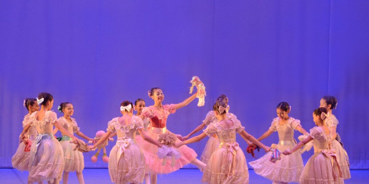 Bailarinos do Basileu França participam do Circuito Nacional de Dança de Santos