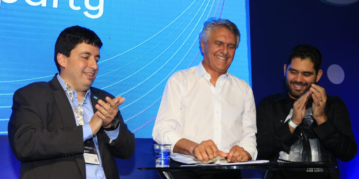 Governador assina marco regulatório da inovação na Campus Party Goiás