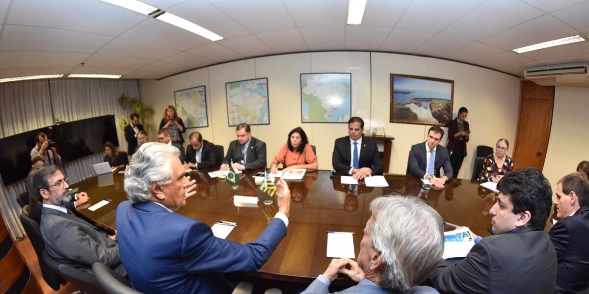 Após reunião com Caiado, Ministério de Minas e Energia deve chamar Enel para resolver crise energética em Goiás
