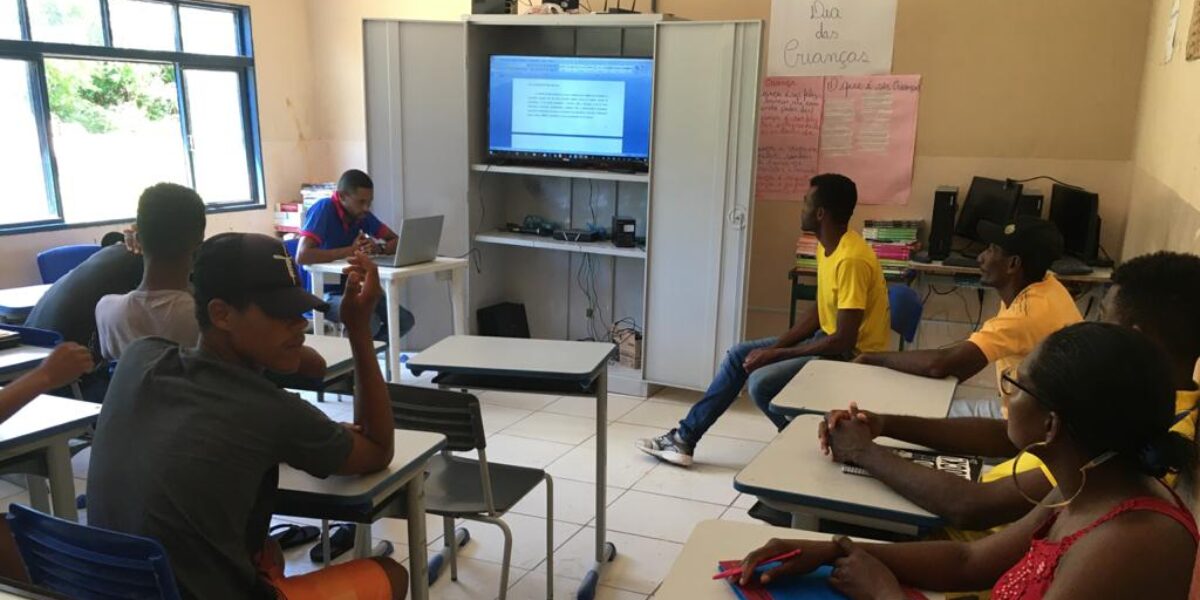 Governo de Goiás instala links para acesso à internet via satélite em escolas de comunidades rurais, Kalunga e indígenas