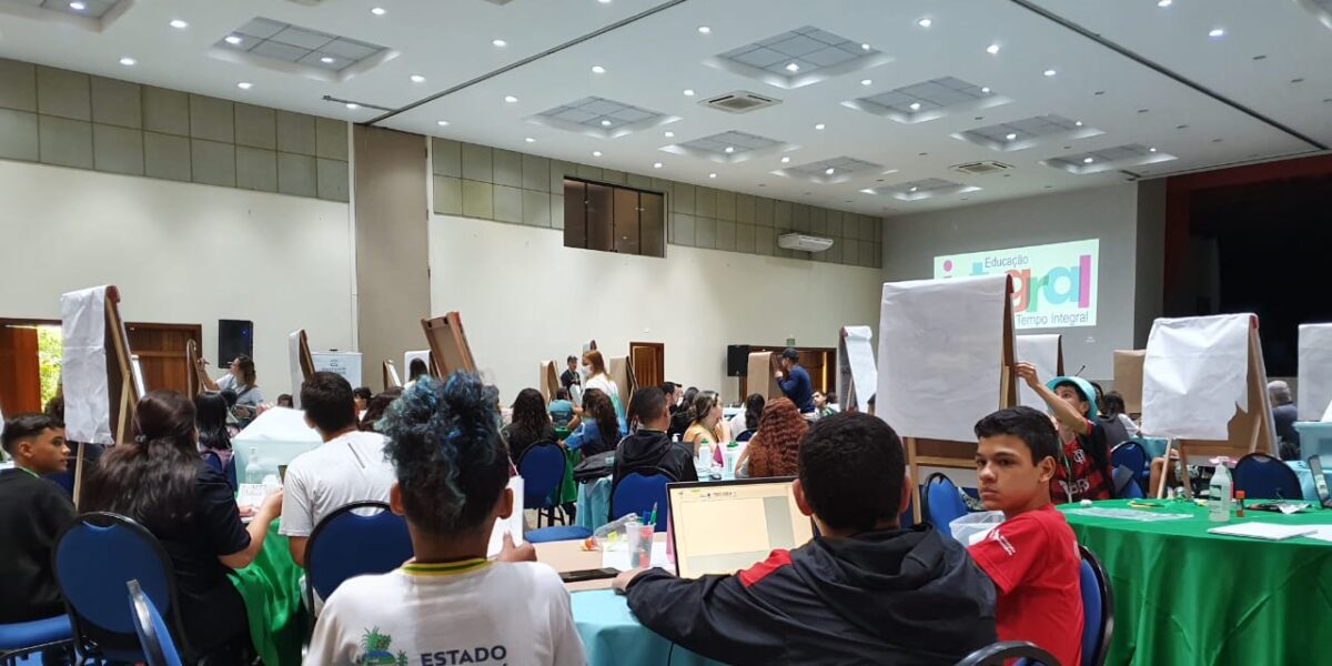 Participantes do 2º Bootcamp Low Code, em Pirenópolis, desenvolvem protótipos de aplicativos