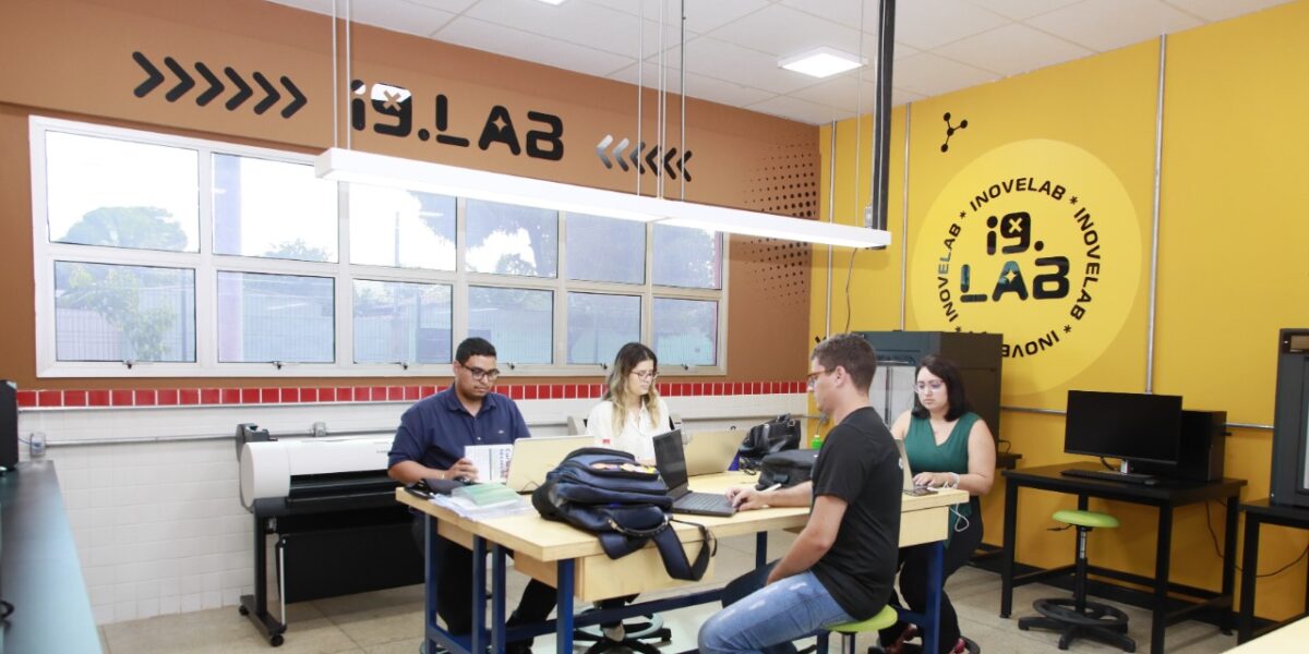 Em Aparecida de Goiânia, governador Ronaldo Caiado entrega laboratórios e ambientes de inovação na Escola do Futuro Luiz Rassi