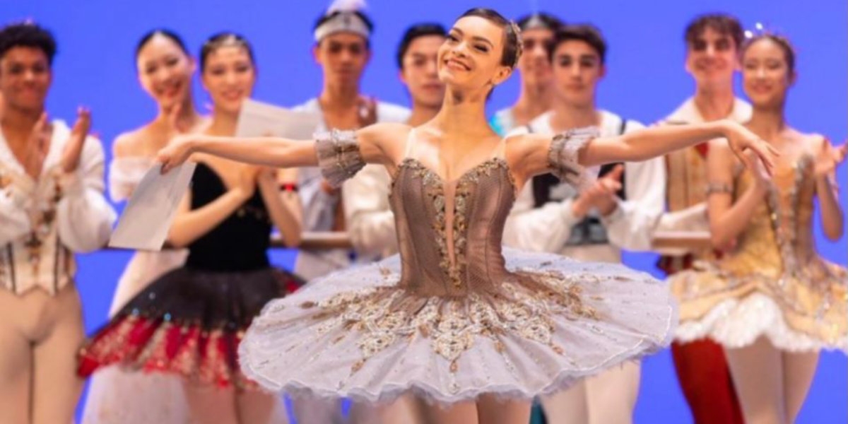 Bailarina da EFG em Artes Basileu França ganha prêmio na maior competição mundial de dança