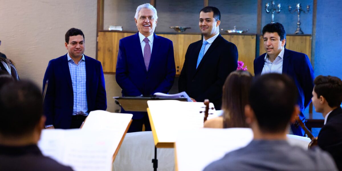 Caiado recebe músicos da Orquestra Sinfônica Jovem de Goiás, que parte em turnê pela Europa