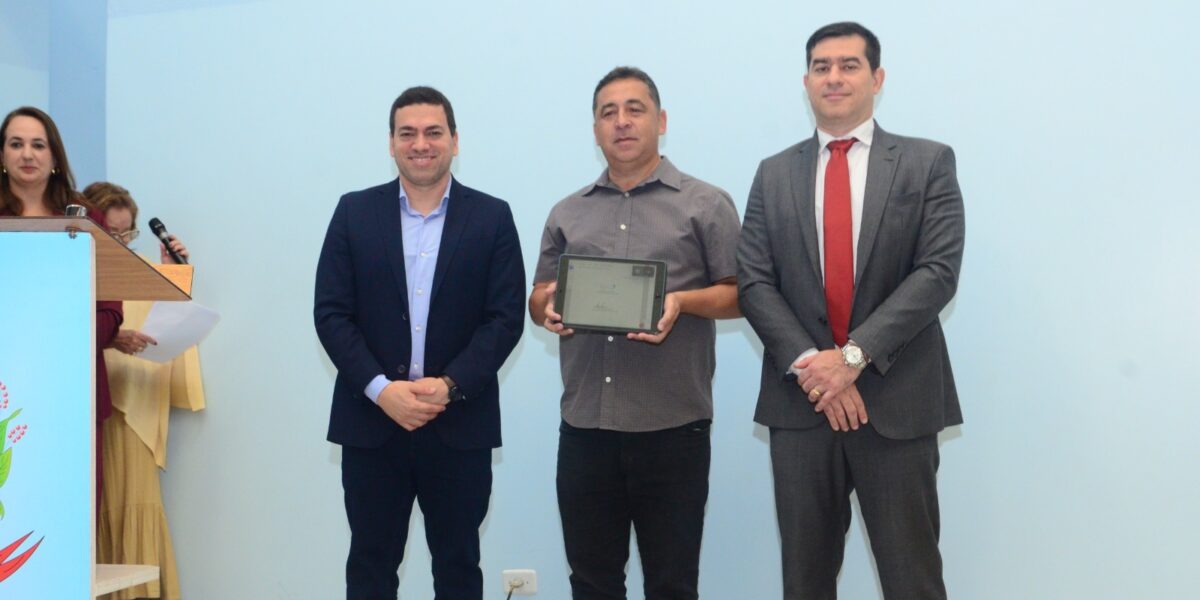 Governo de Goiás firma parceria inédita com municípios para transformação digital dos serviços públicos