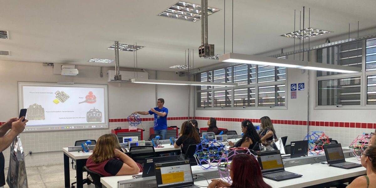 Escolas do Futuro de Goiás capacitam estudantes e professores de redes municipais