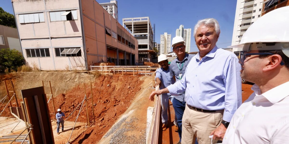 Caiado vistoria obras no Autódromo Internacional de Goiânia e Basileu França