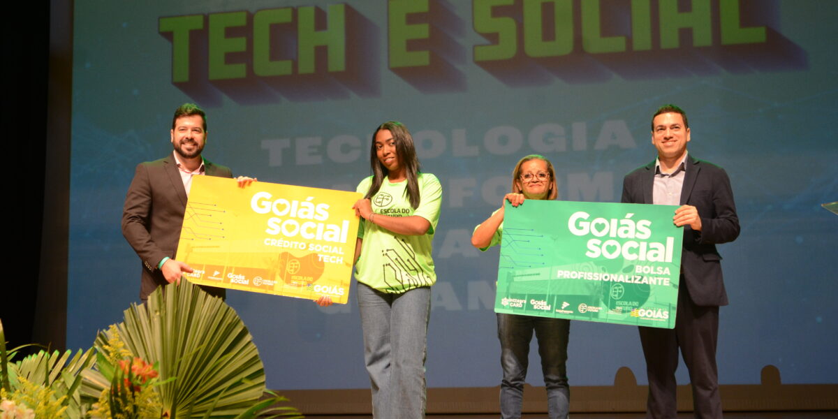 Goiás Social entrega 500 novos cartões a alunos das Escolas do Futuro