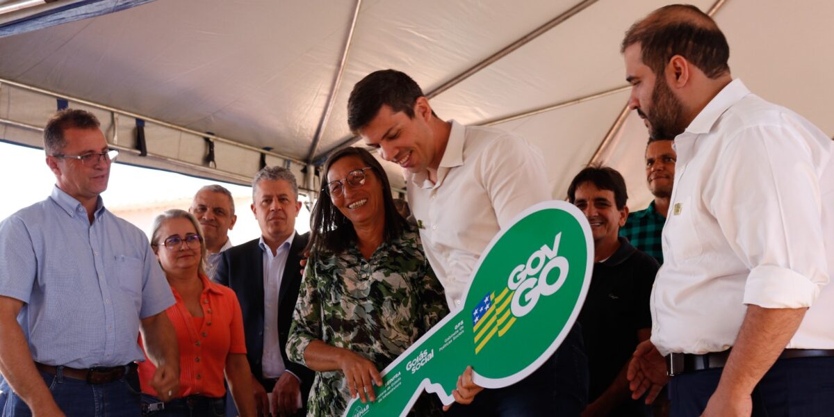 Secretário Lucas Vergílio participa de entrega de 100 casas populares em São Luiz do Norte