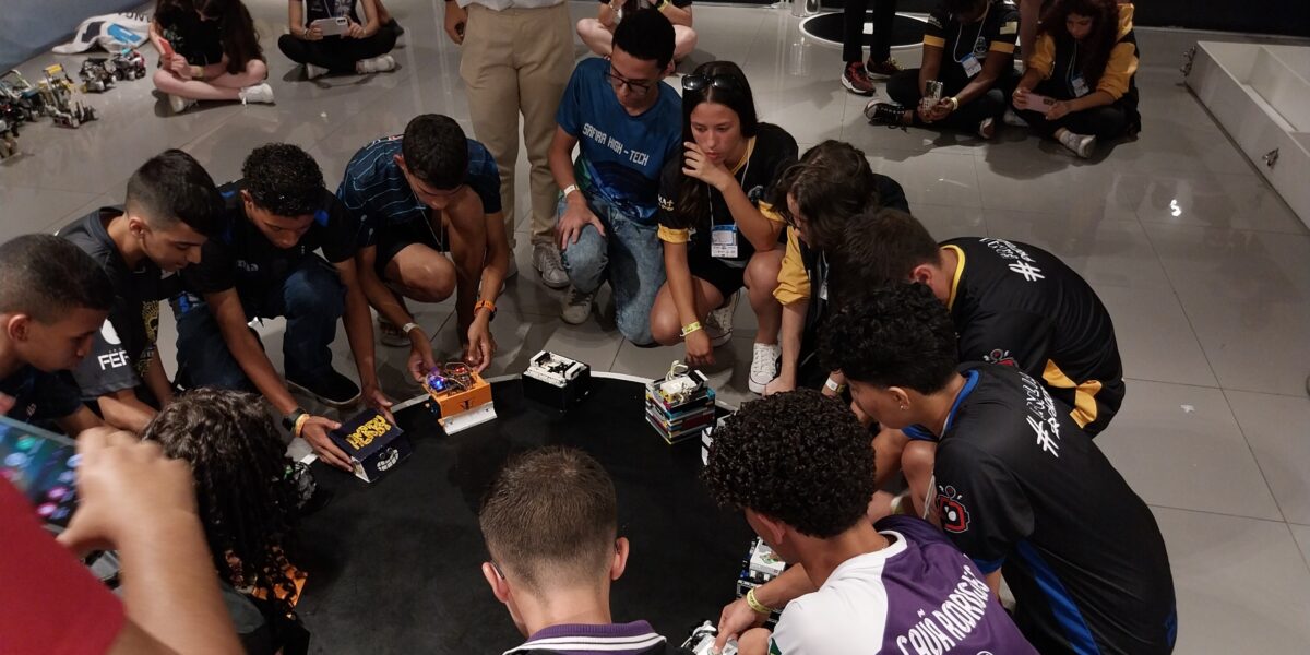 Alunos da Escola do Futuro conquistam vaga para campeonato mundial de robótica