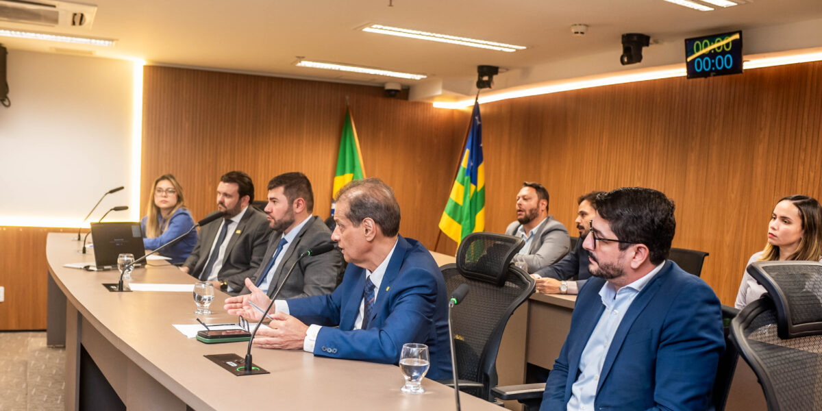 Serint participa de sessão da CCJ na Alego para orientar deputados sobre emendas parlamentares
