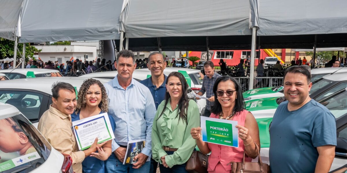 Governo de Goiás realiza nova entrega de veículos a municípios goianos