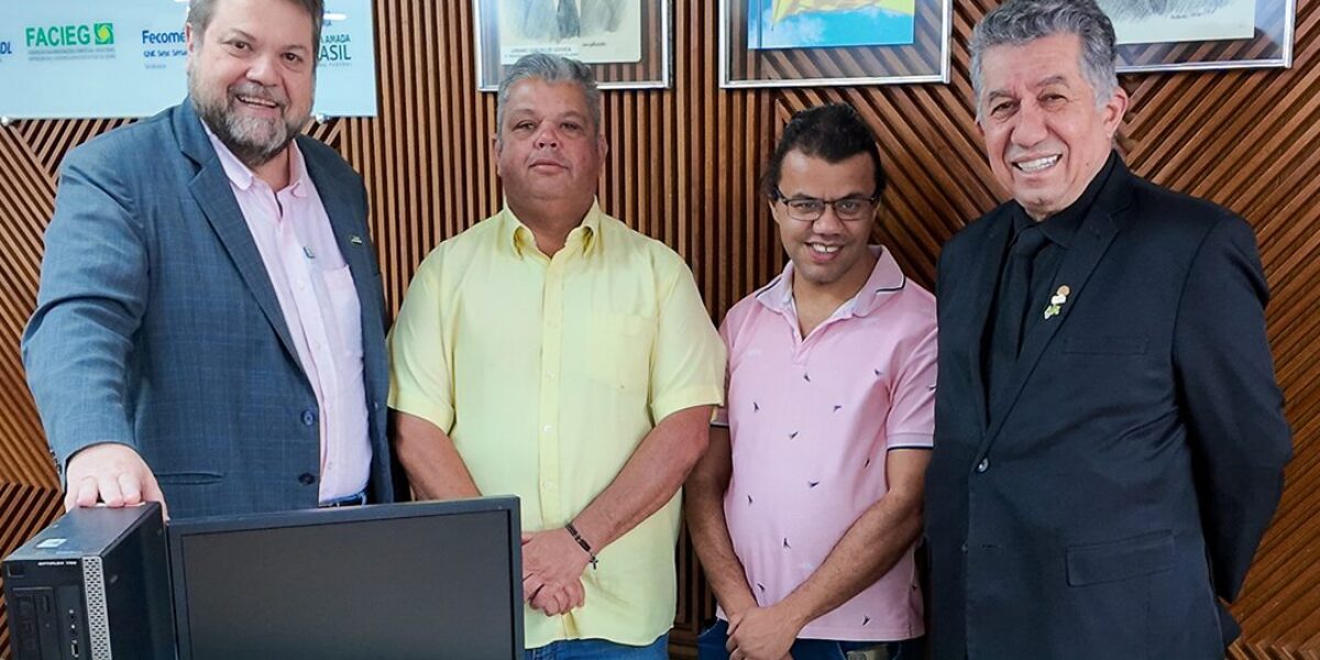 Prefeitura de Aragoiânia recebe computadores doados pela Juceg