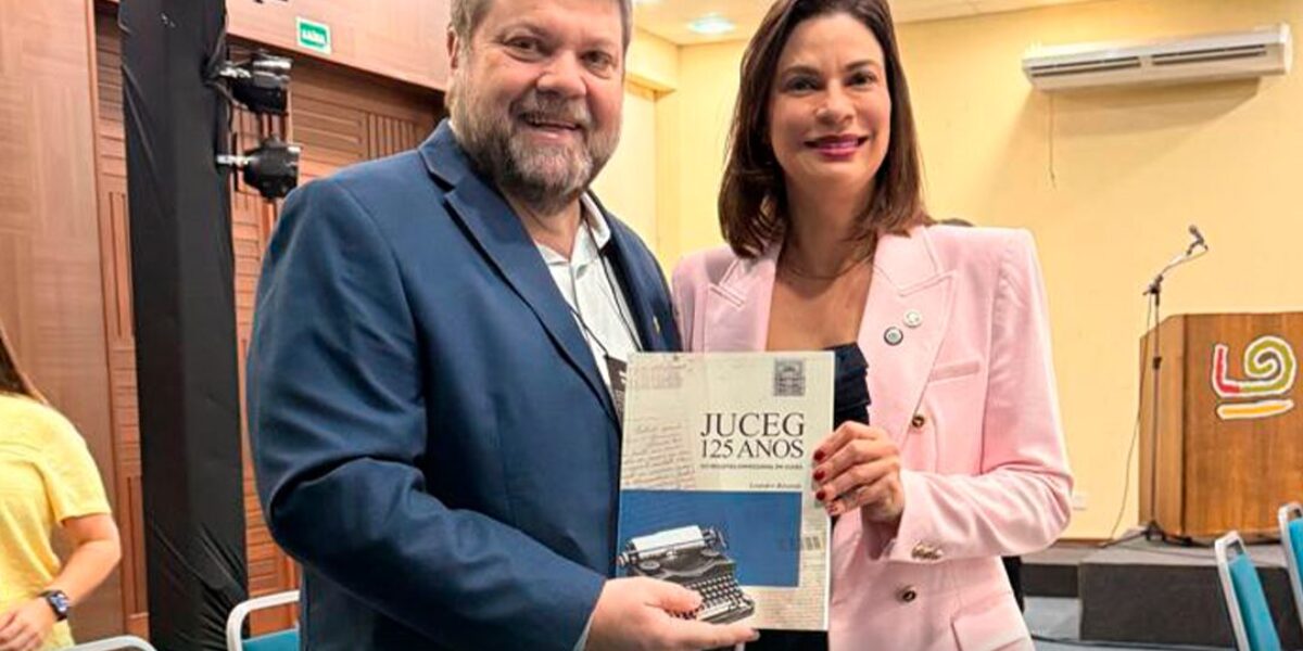 Representantes de Juntas Comerciais do Brasil recebem livro com história da Juceg