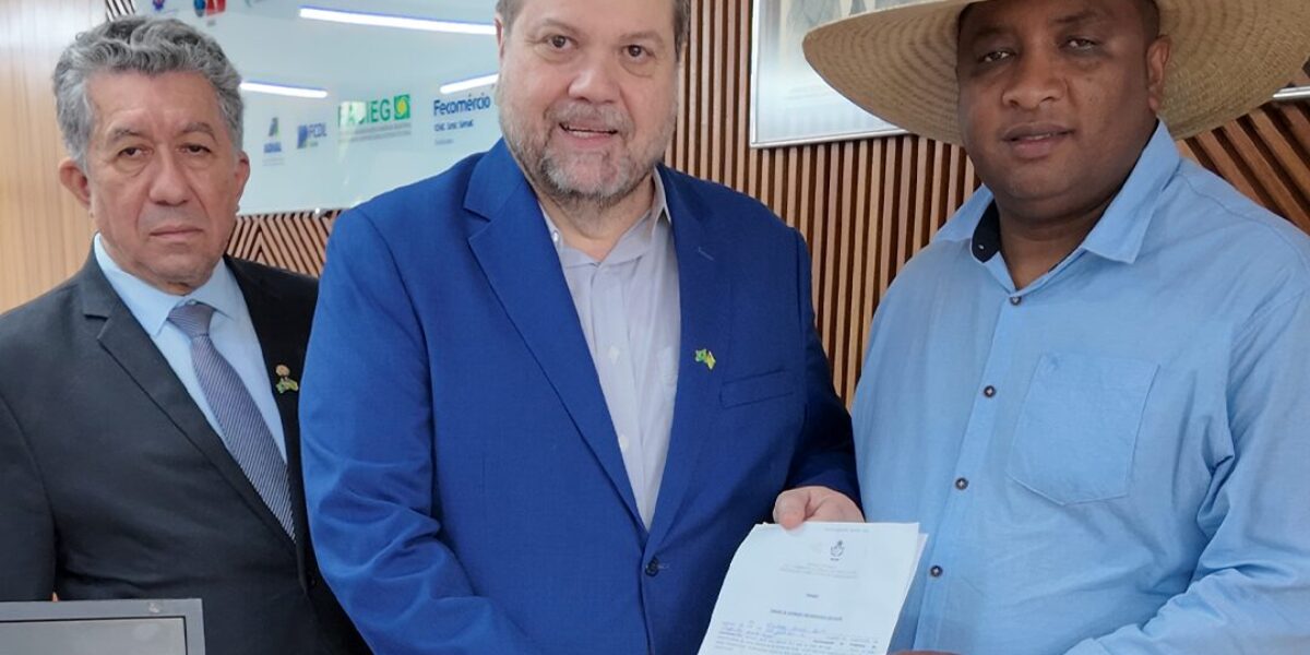 Prefeitura de Cavalcante recebe computadores doados pela Juceg