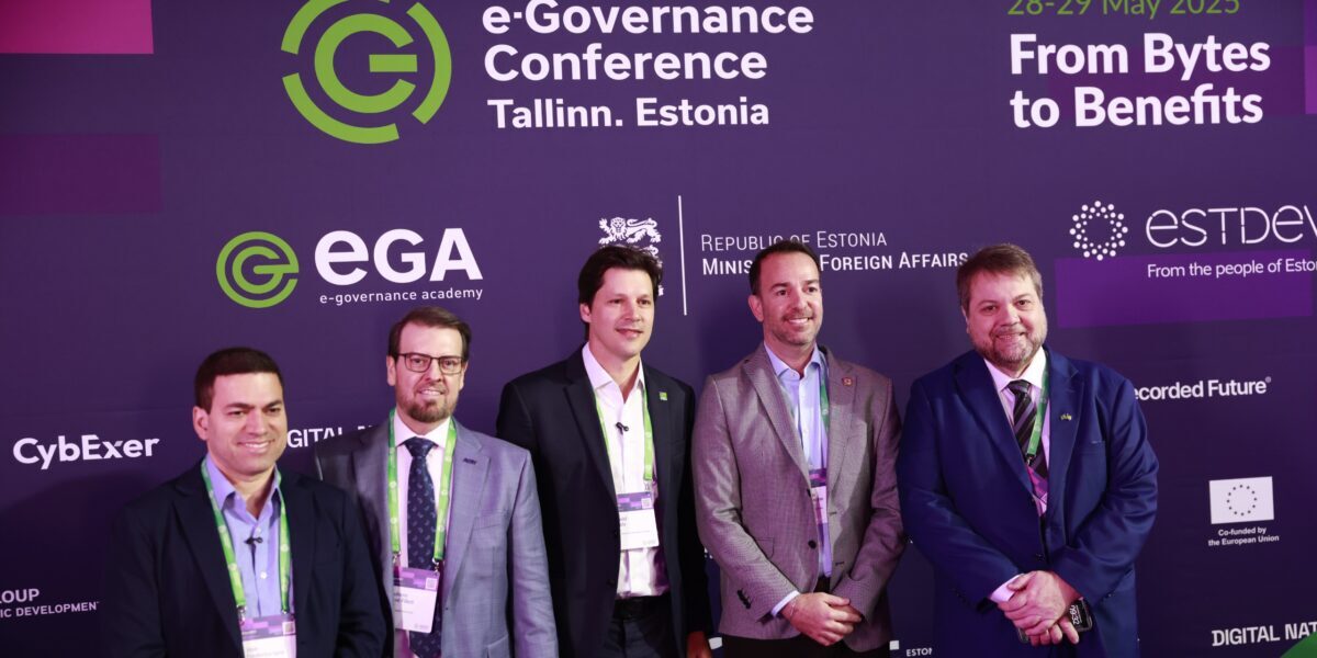 No primeiro dia de missão internacional, Daniel Vilela leva Goiás à principal vitrine de inovação em governo digital