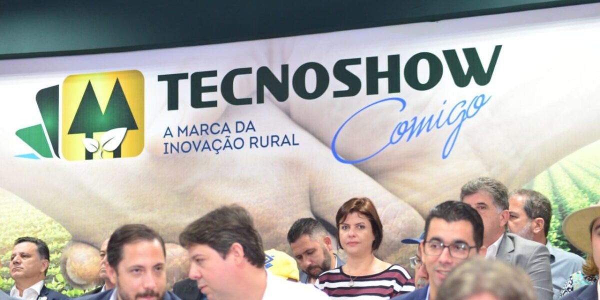 Durante Tecnoshow, secretária conversa com produtores de Rio Verde