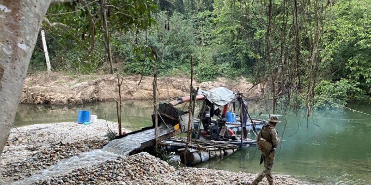 Em sequência de megaoperação em Cavalcante, equipes do Governo de Goiás desmontam garimpo ilegal de ouro no Rio São Félix