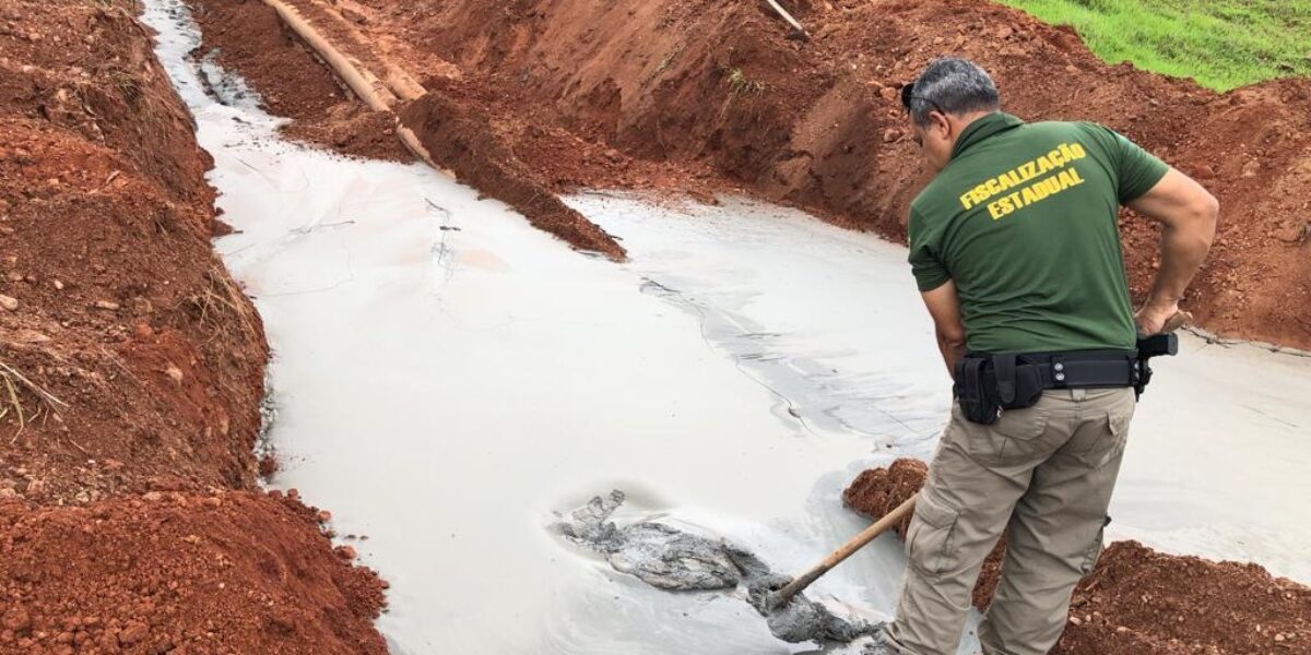 Fiscalização da Semad notifica mineradora por descarte irregular de rejeitos no Rio Vermelho, em Pilar de Goiás