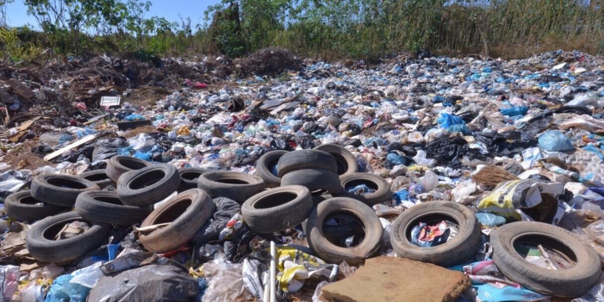 Além de encerrar lixões, municípios de Goiás terão que reabilitar as áreas; entenda