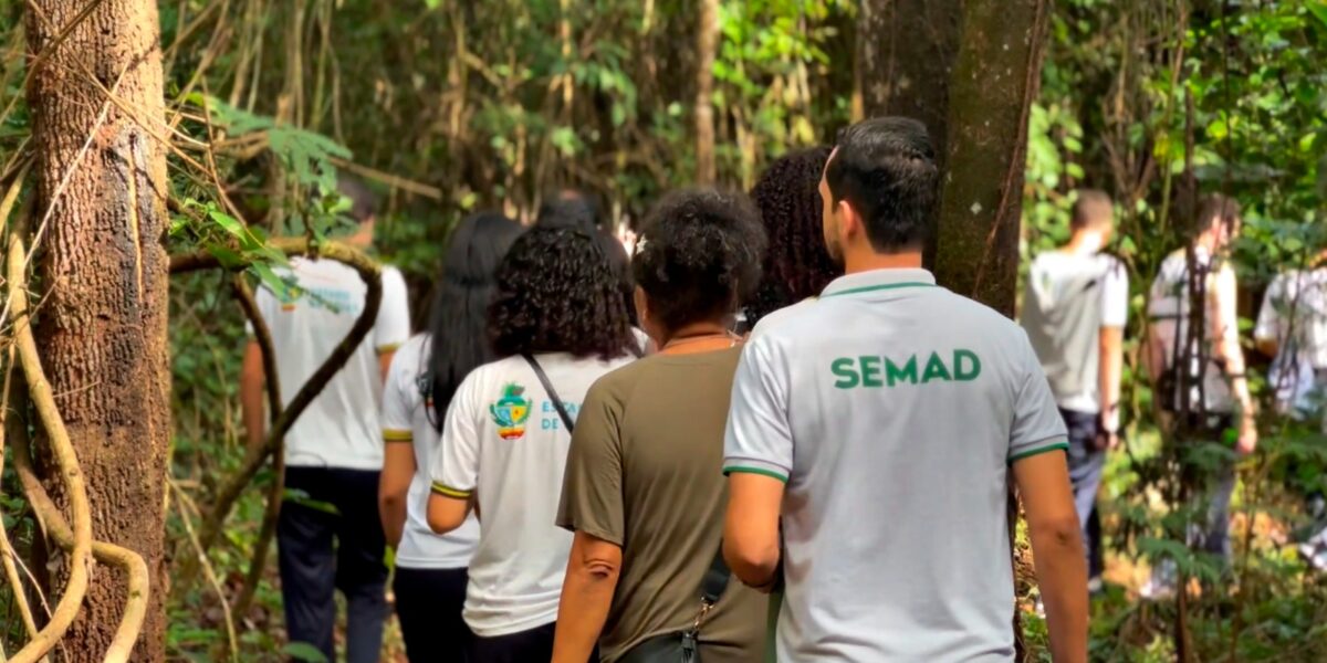 Estudantes fazem ‘trilha imersiva’ no Parque Altamiro de Moura Pacheco, em Goiânia