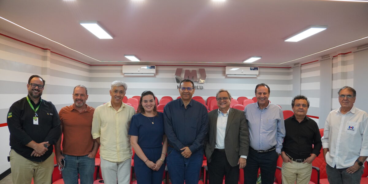 Comitiva técnica de Cuiabá conhece estrutura da Metrobus e maior eletroposto do mundo