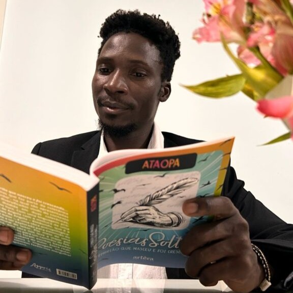 Lançamento do livro: “Poesias Soltas: O Embrião que Nasceu e Foi Crescendo”, de Ataopa