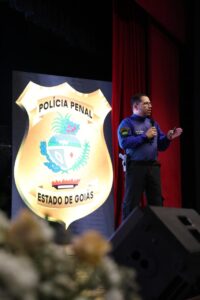 Palestra sobre integração entre Polícia Científica e Polícia Penal no curso de formação de policiais penais