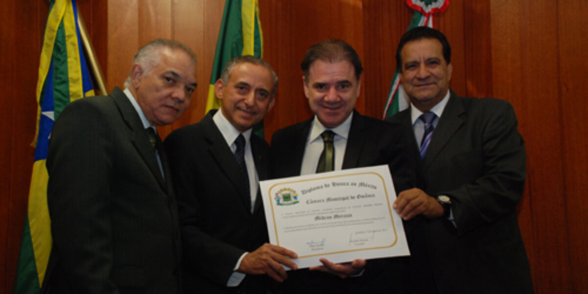 Delegado-geral entrega nova viatura ao Instituto de Identificação