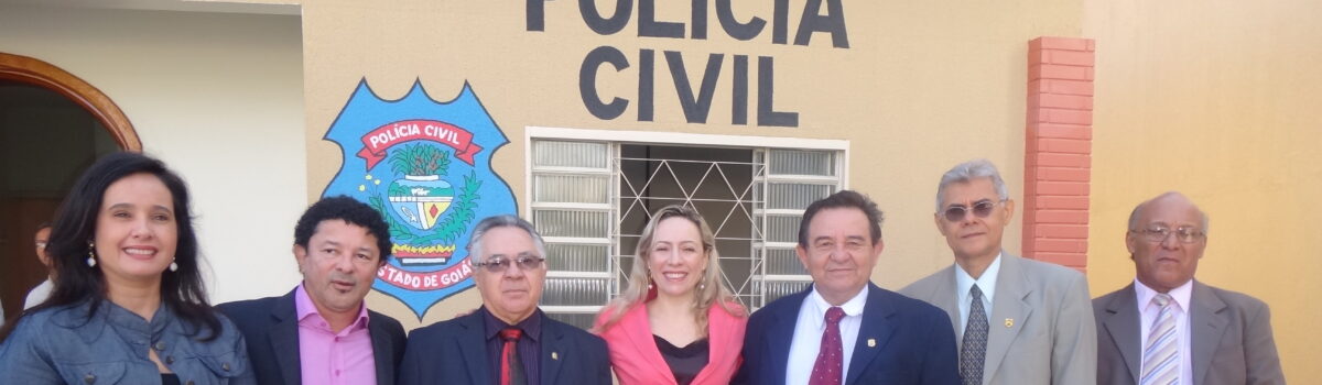 Delegada Geral da Polícia Civil de Goiás, Adriana Accorsi, visita 4º Distrito Policial de Goiânia