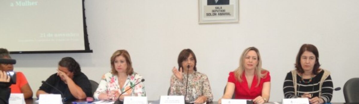 Adriana Accorsi discute a violência contra a mulher em Goiás em audiência pública
