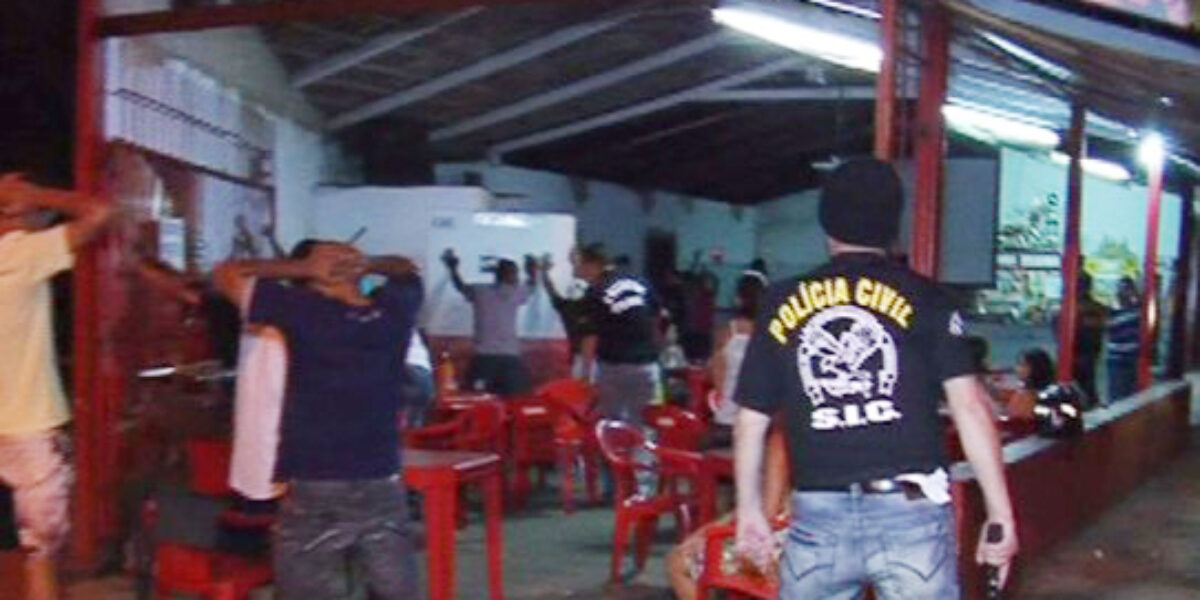 Operação Tolerância Zero prende suspeitos de arrastão e fecha casa de prostituição