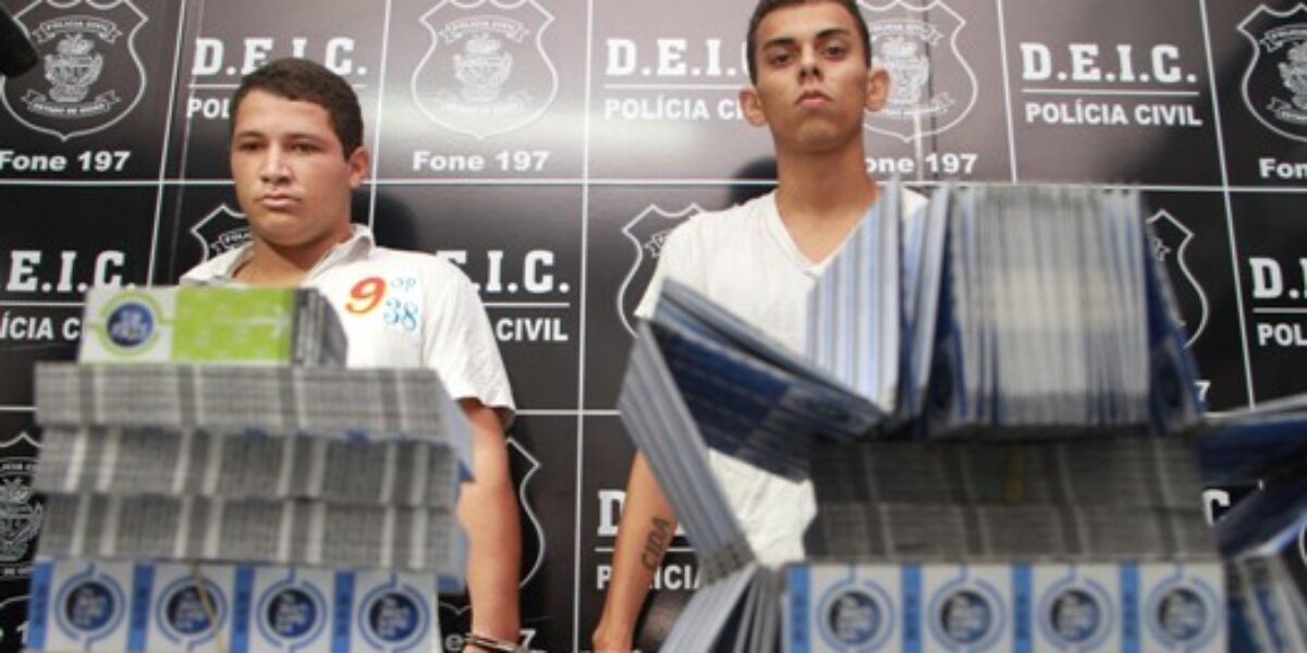 Polícia Civil: DEIC prende dupla suspeita de praticar vários roubos de Sitpass em Goiânia