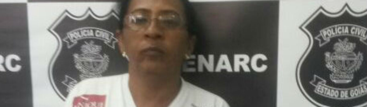 Novo Gama: Presa mulher que embalava drogas na presença dos netos menores de idade