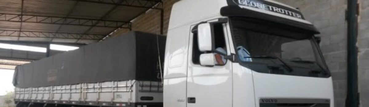 Polícia Civil de Hidrolândia recupera caminhão Volvo roubado. Um homem foi preso