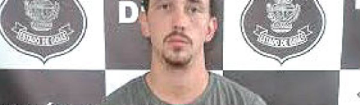 Homem é preso após agredir mulher por causa de conta no Facebook