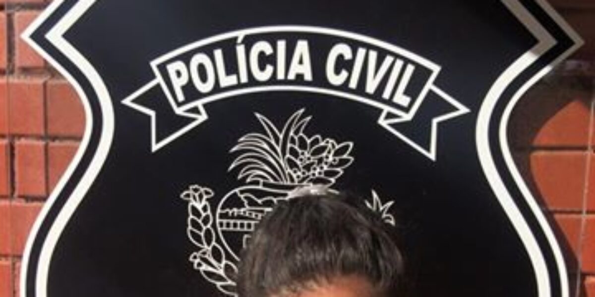 Mulher é presa por intermediar compra de arma encomendada por detento